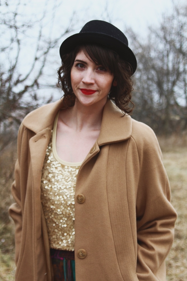 Swapping Holiday Styles w/ Mademoiselle Ruta | www.theoutfitrepeater.com hannah rupp the outfit repeater sequin holiday outfit idea christmas winter snow vintage
