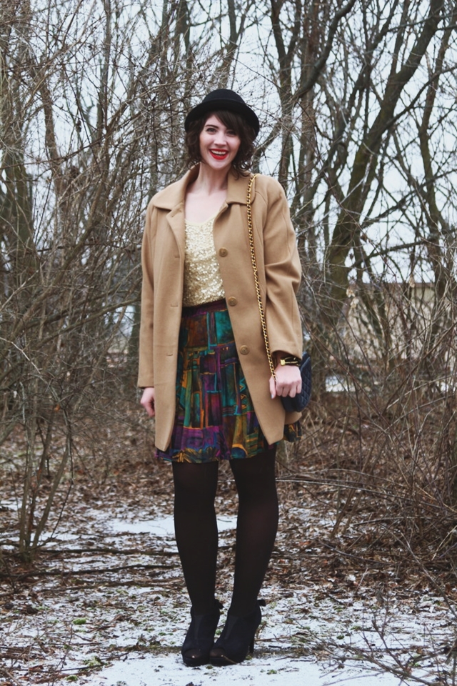 Swapping Holiday Styles w/ Mademoiselle Ruta | www.theoutfitrepeater.com hannah rupp the outfit repeater sequin holiday outfit idea christmas winter snow vintage