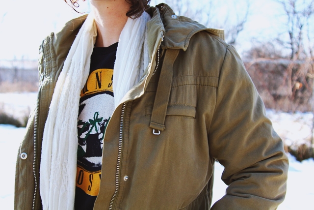 A Winter Outfit That Rocks! | www.theoutfitrepeater.com hannah rupp the outfit repeater winter outfit vintage guns n roses sweatshirt