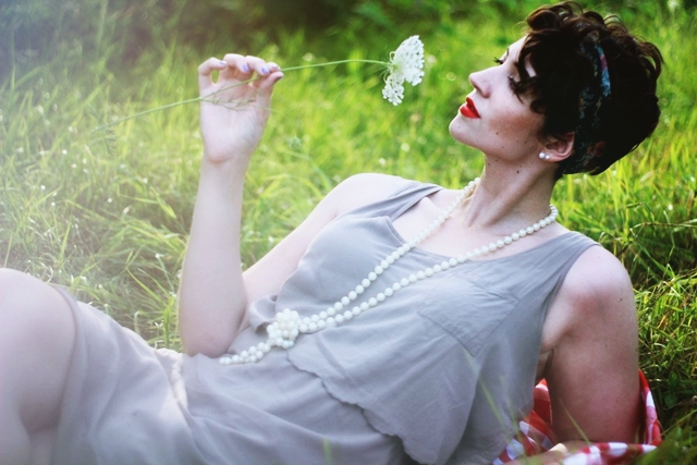 Boring Clothes? No, Thanks! | The Outfit Repeater Vintage inspired outfit: Beige dress, long faux pearl necklace, vintage head scarf, red lipstick, sunny summer field