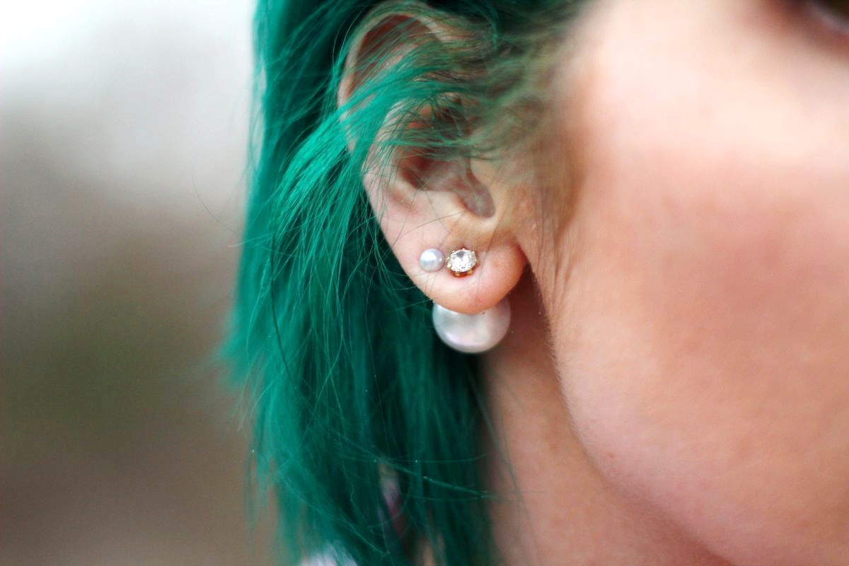 Outfit details: green hair, double pierced ears, pearl back earring