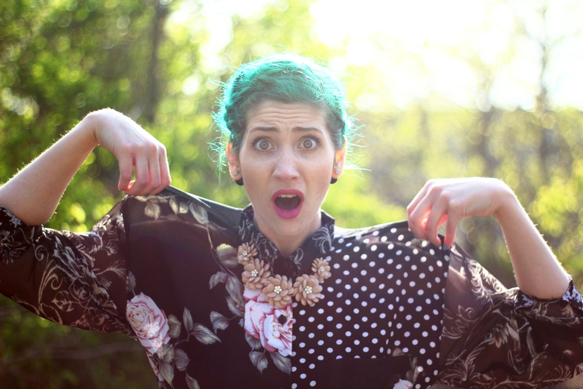 What It Looks Like To Have Your Mom Dress You | www.theoutfitrepeater.com Mothers Day Outfit: pattern mixing blouse, beige floral necklace, green hair