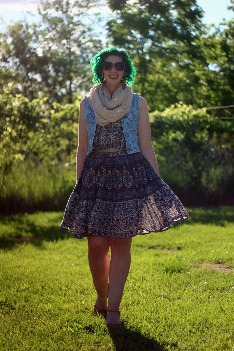 A Patterned Summer Dress Styled Two Ways w/ Eccentric Owl | www.theoutfitrepeater.com Outfit: patterned summer dress, light wash denim vest, gold polka dot scarf, beige belt, sunglasses, green hair, nude kitten heels
