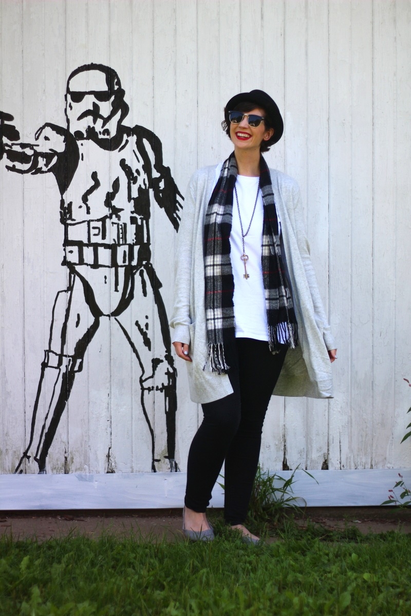 star wars outfit long tall sally review Plain white tee, longline cardigan, black jeggings, pork pie hat, MAC Ruby Woo lipstick, gray ballet flats