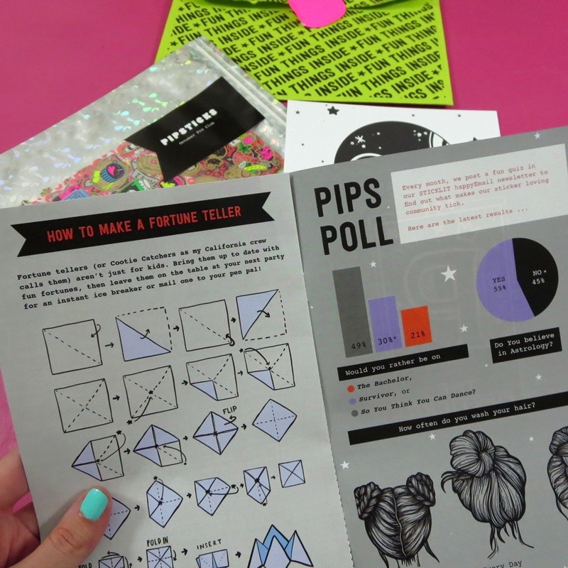 DIY Charm Bracelet Inspired By The 1980s | www.theoutfitrepeater.com the outfit repeater hannah rupp diy charm bracelet 1980s girl gift present sticker pipsticks sponsored fashion blogger