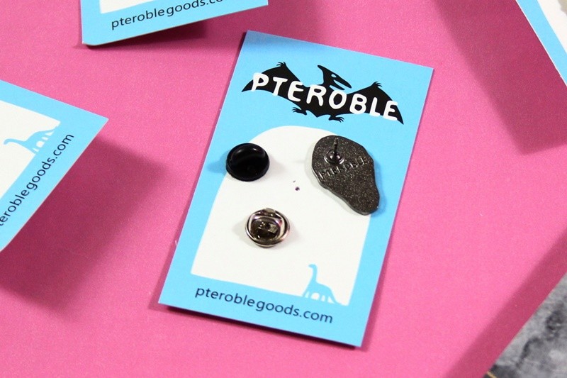 Simple Clothing Hacks Anyone Can Do | www.theoutfitrepeater.com hannah rupp the outfit repeater simple clothing hacks vintage thrifted punk edgy flair enamel pins