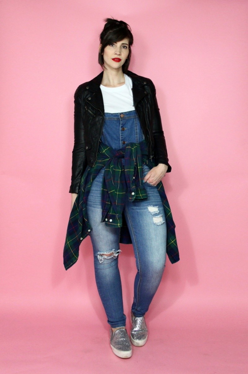 Two Ways to Wear Denim Overalls for Spring | www.theoutfitrepeater.com denim overalls the outfit repeater hannah rupp thrifted fashion spring