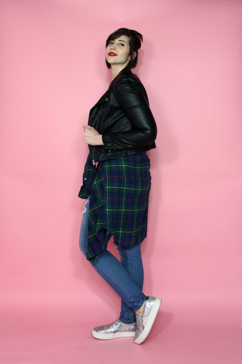 Two Ways to Wear Denim Overalls for Spring | www.theoutfitrepeater.com denim overalls the outfit repeater hannah rupp thrifted fashion spring