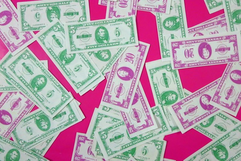 shopping garage sale tips yard thrift secondhand resale hannah rupp the outfit repeater august 12th