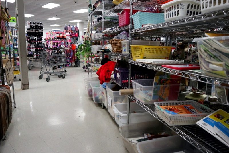 Don't Miss These Thrift Stores in Northern Illinois! | www.theoutfitrepeater.com goodwill illinois thrift store review hannah rupp the outfit repeater