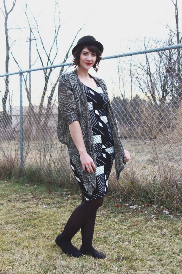 Determining Once & For All If Comfy Clothes Be Cute | www.theoutfitrepeater.com hannah rupp the outfit repeater cute comfy winter outfit asos bodycon dress curvy